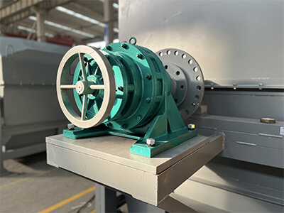 Magnetic system adjustment device